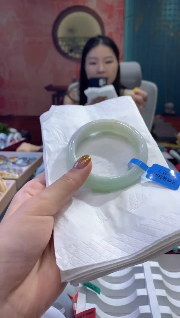 翡翠手镯未镶嵌多人18571