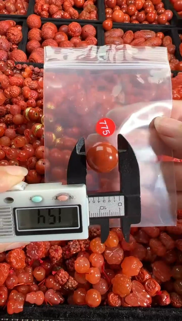 南红玛瑙未镶嵌颈饰1