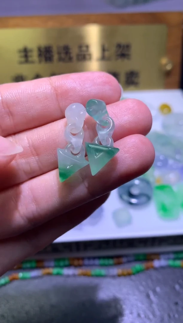 未镶嵌定制翡翠毛货