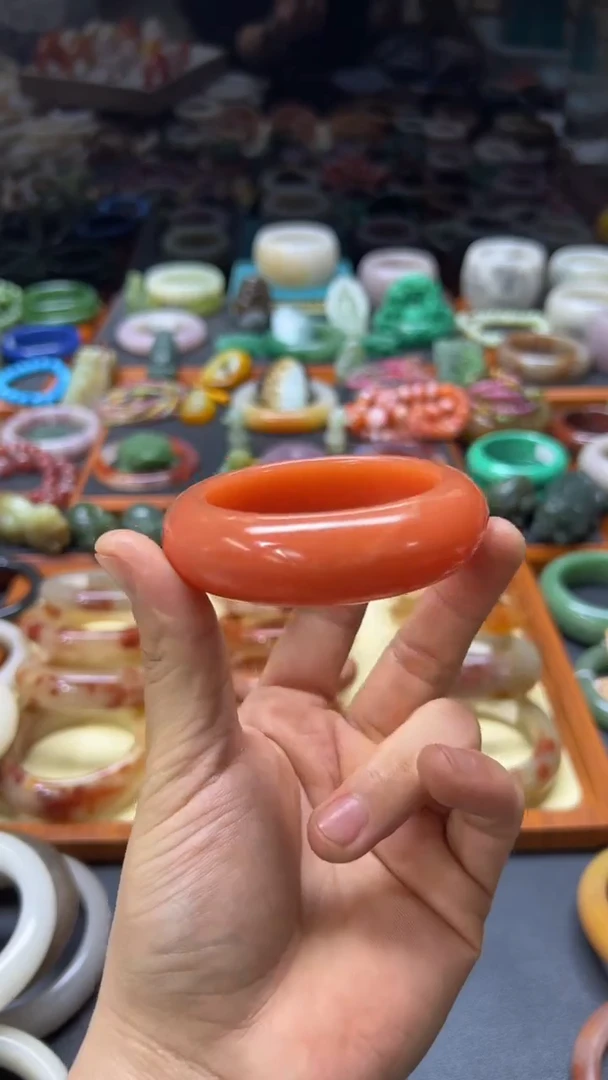 未镶嵌手镯石英质玉小**?044