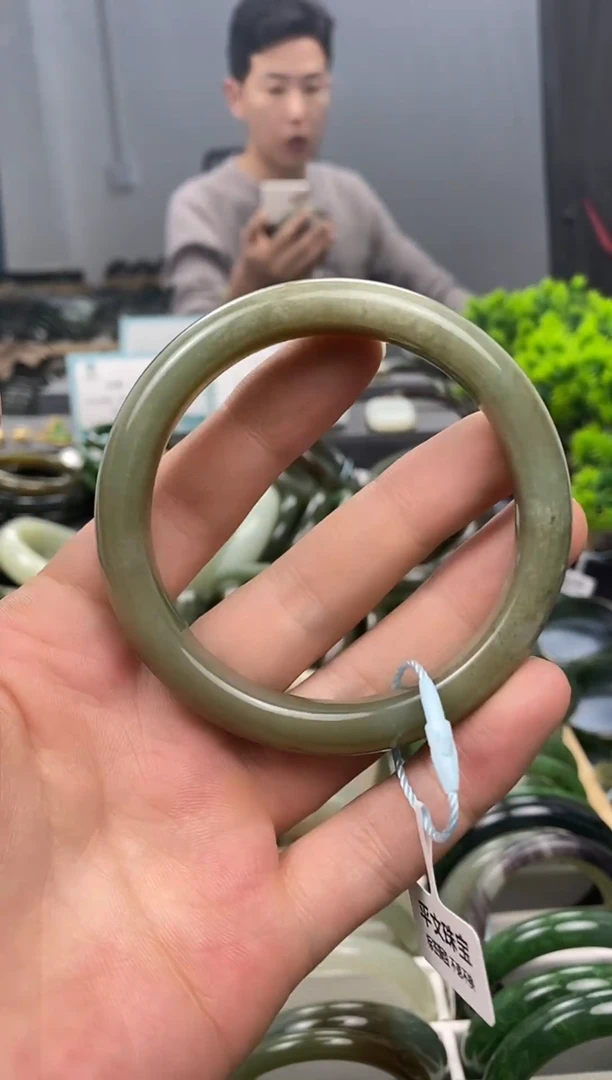 未镶嵌手镯和田玉60