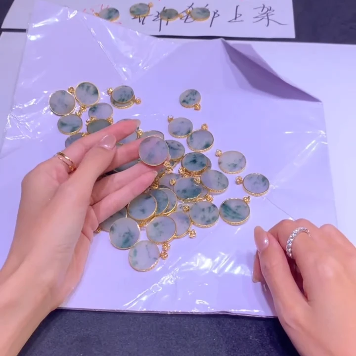 【逍遥】18K天然A货翡翠圆牌吊坠*888/6620008/多样性发/1件