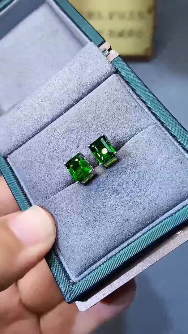 【闪购商品】透辉石耳饰银S925镶嵌354