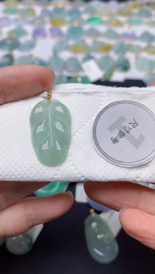 翡翠18K金镶嵌颈饰天然缅甸A货翡翠