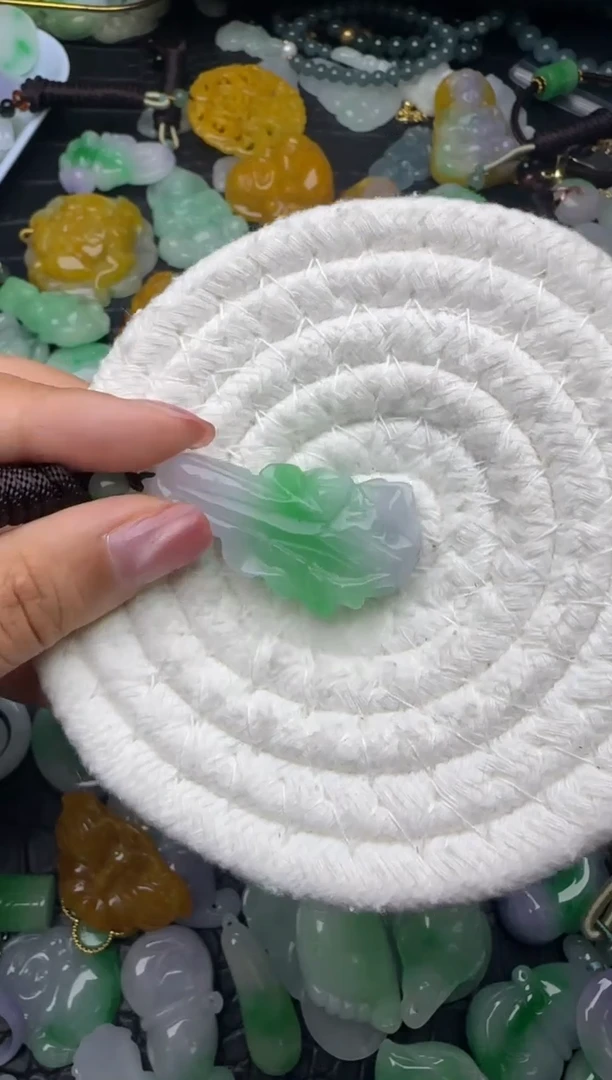 颈饰未镶嵌翡翠缅甸翡翠吊坠
