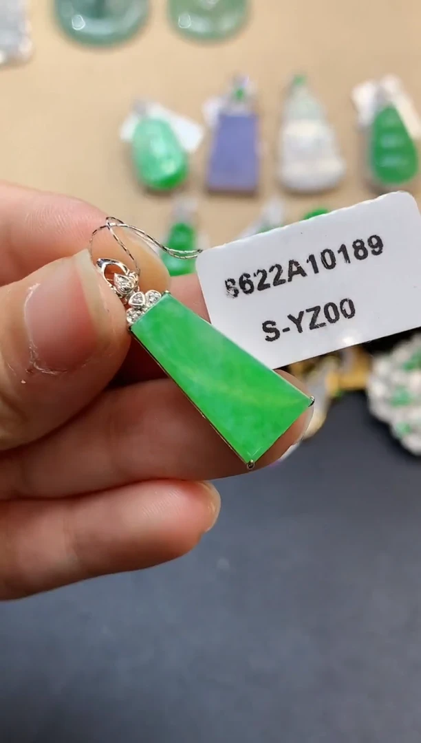 【闪购商品】翡翠吊坠(不含链)18K金镶嵌2043