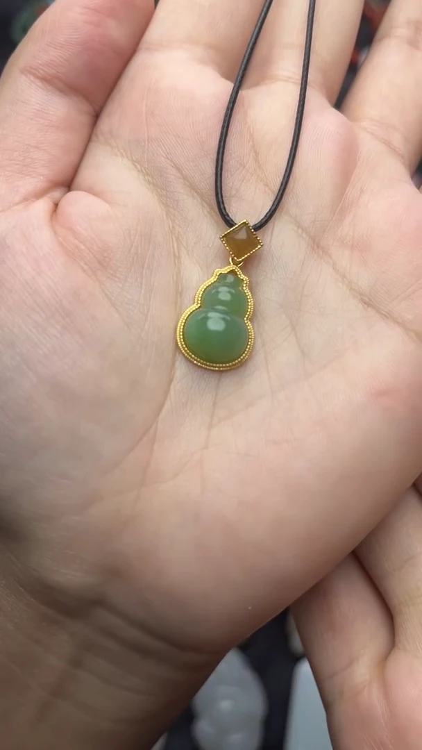 颈饰未镶嵌和田玉葫芦