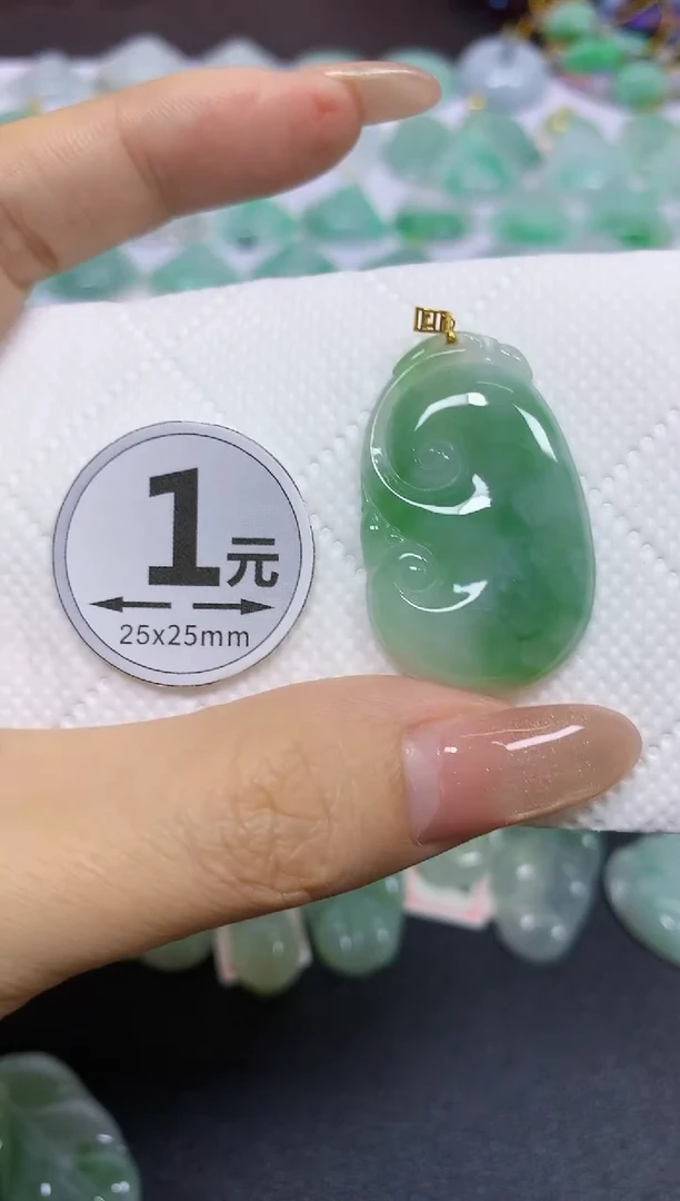 颈饰18K金镶嵌翡翠天然翡翠A货