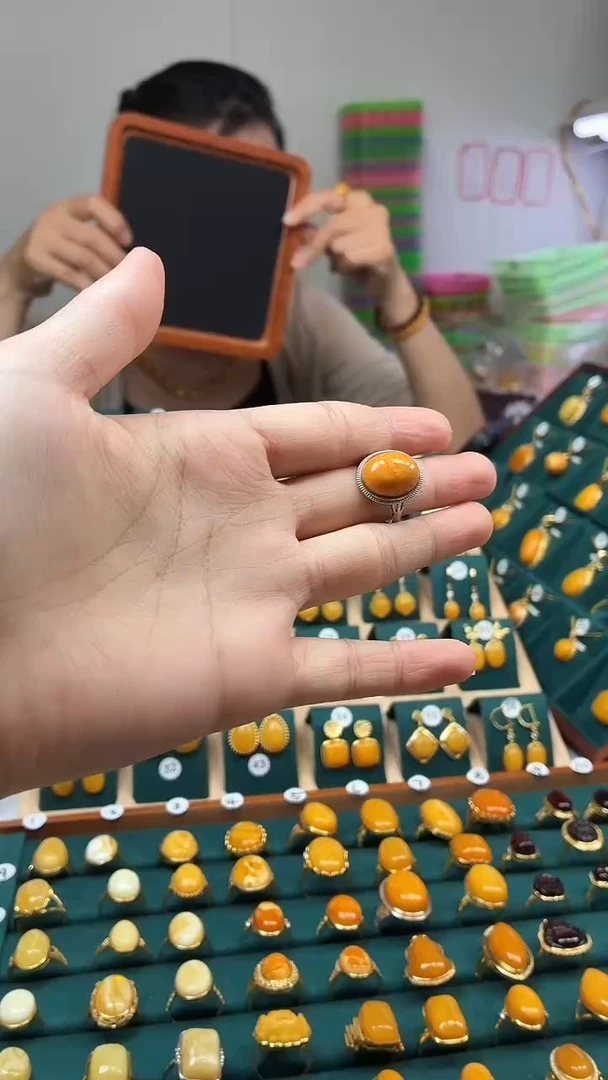 琥珀颈饰银S925镶嵌蜜蜡妖花戒指