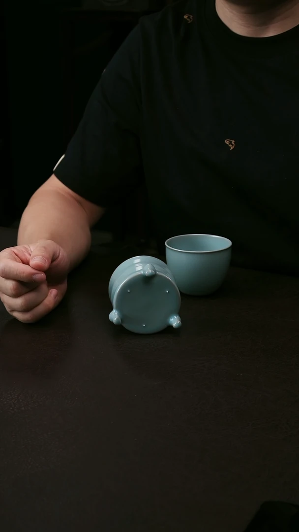 其他汝官窑小号三足弦纹樽32