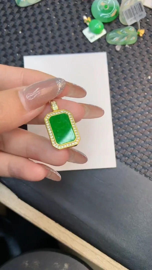 颈饰未镶嵌翡翠1