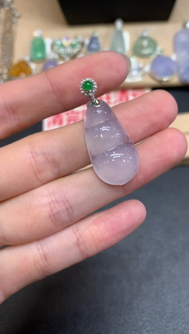 【闪购商品】翡翠颈饰18K金镶嵌福豆【无服务费】