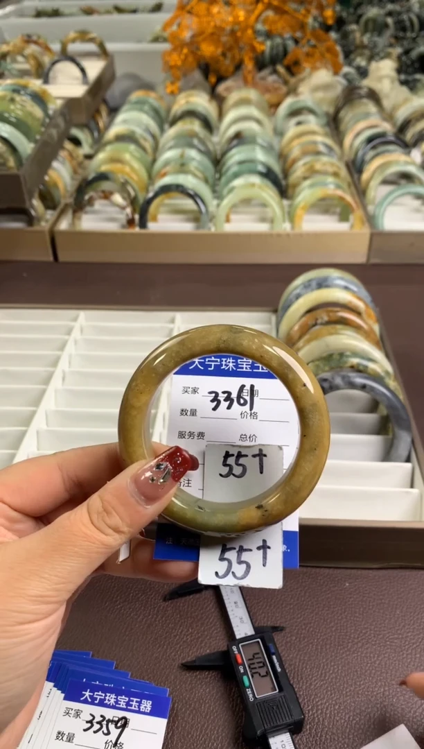 【闪购商品】蛇纹石玉手镯未镶嵌3359