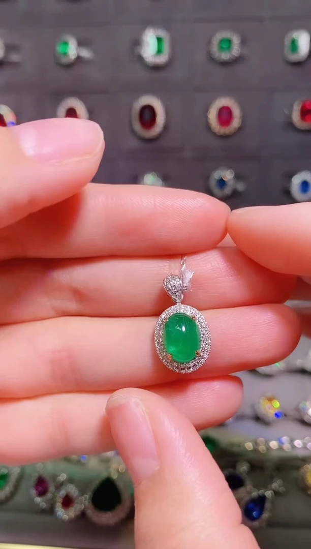 【闪购商品】祖母绿18K金吊坠18K金镶嵌围镶款