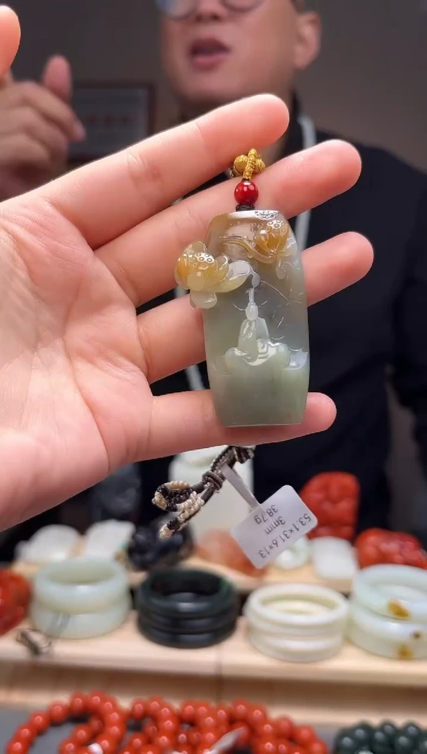 颈饰未镶嵌和田玉吊坠1