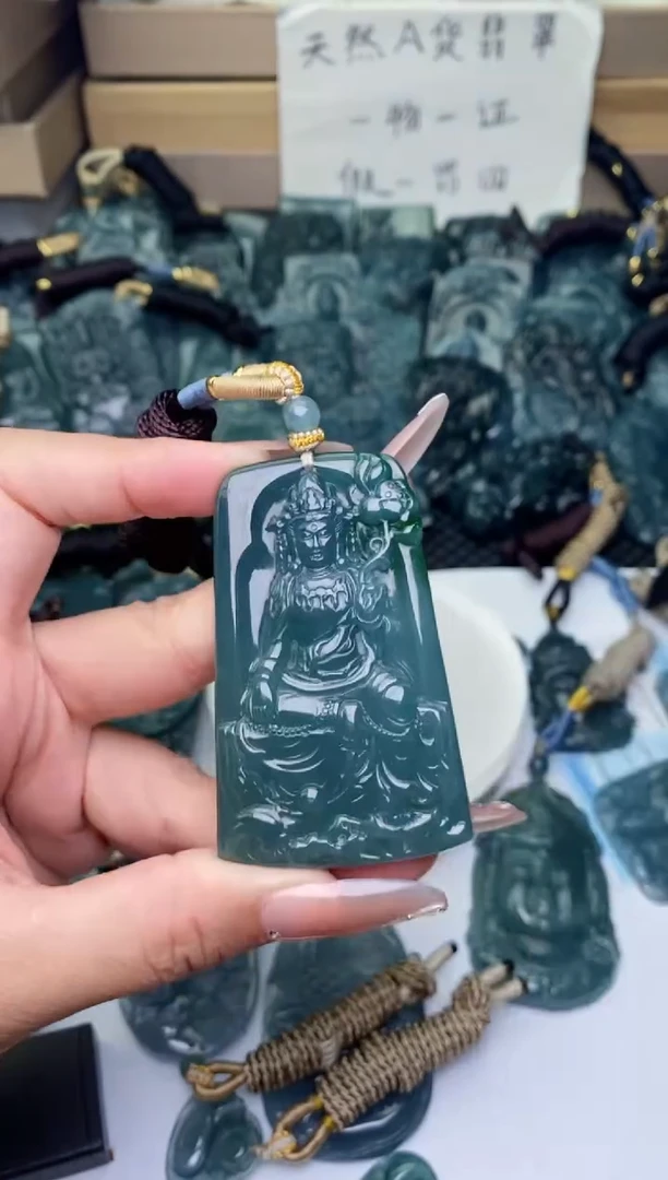 颈饰未镶嵌翡翠