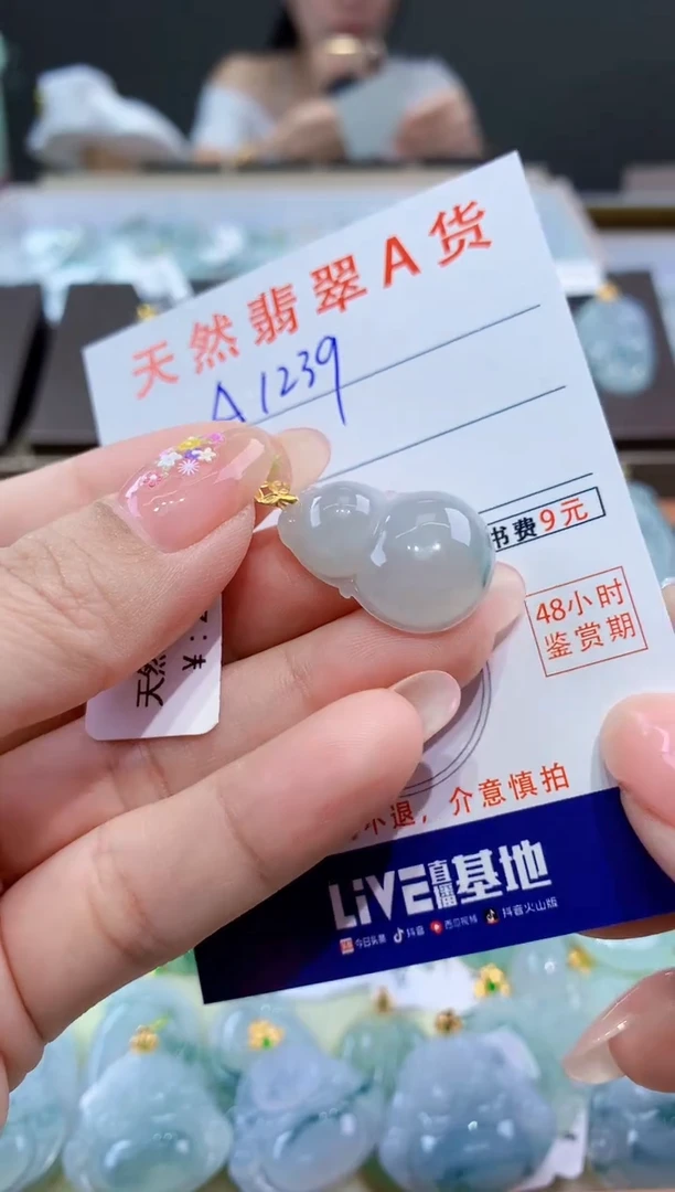 颈饰18K金镶嵌翡翠天然翡翠A货挂件