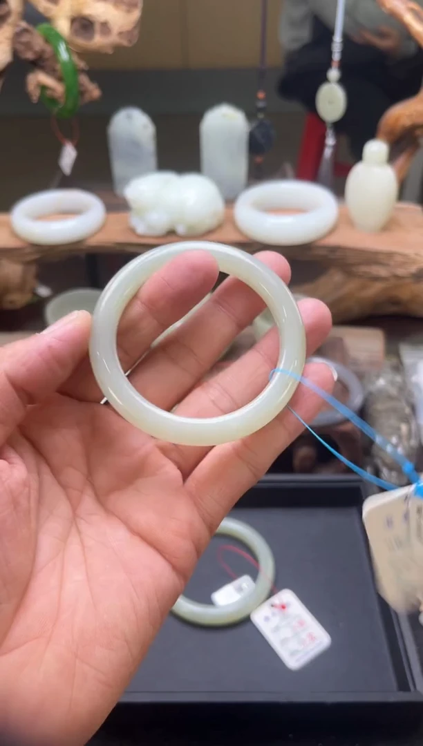 【闪购商品】和田玉手镯未镶嵌且末青白手镯 53圈9006897