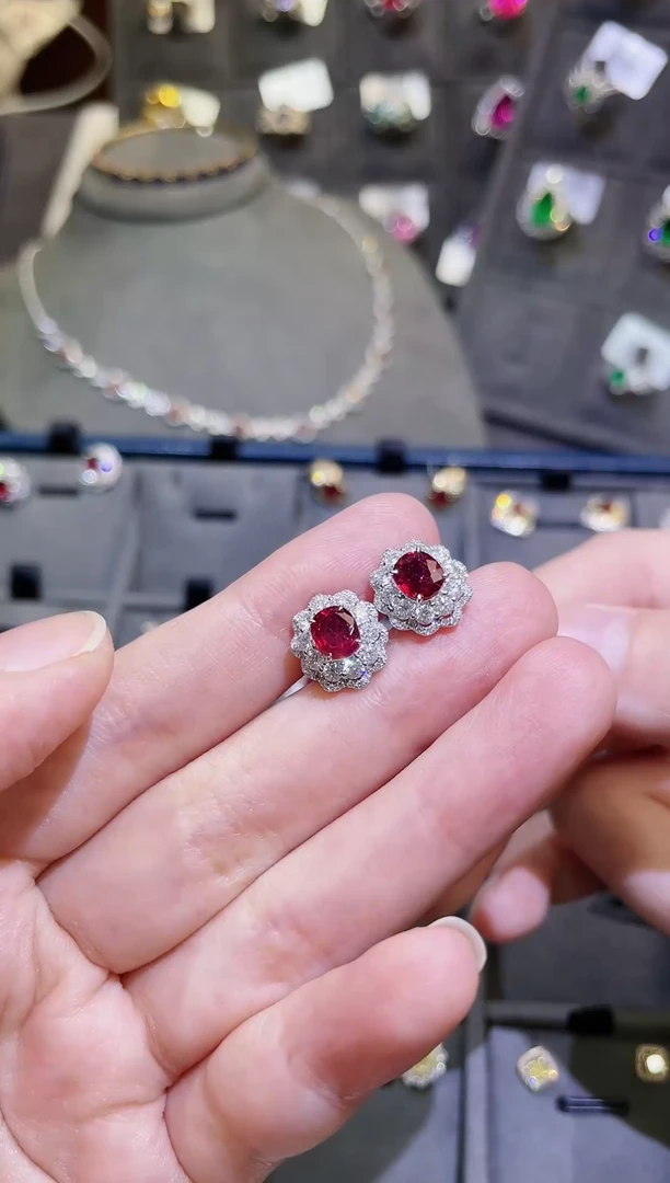 【闪购商品】红宝石耳饰18K金镶嵌1.54ct