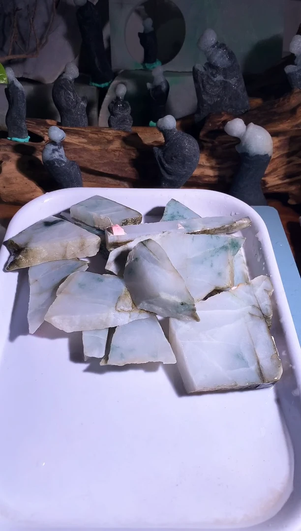 翡翠未镶嵌吊坠(不含链)小***军B782