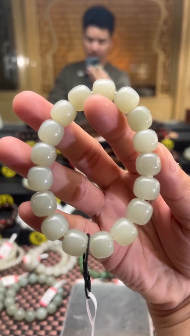 【闪购商品】和田玉手串未镶嵌且末料青白玉老型珠卡11*12手串