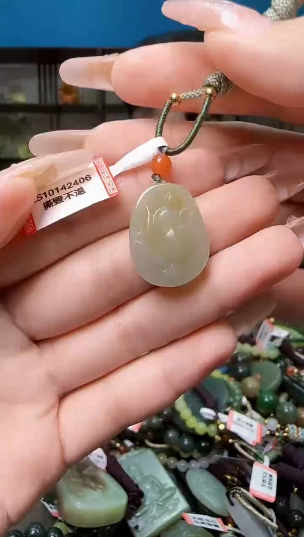 颈饰未镶嵌和田玉多样性发一