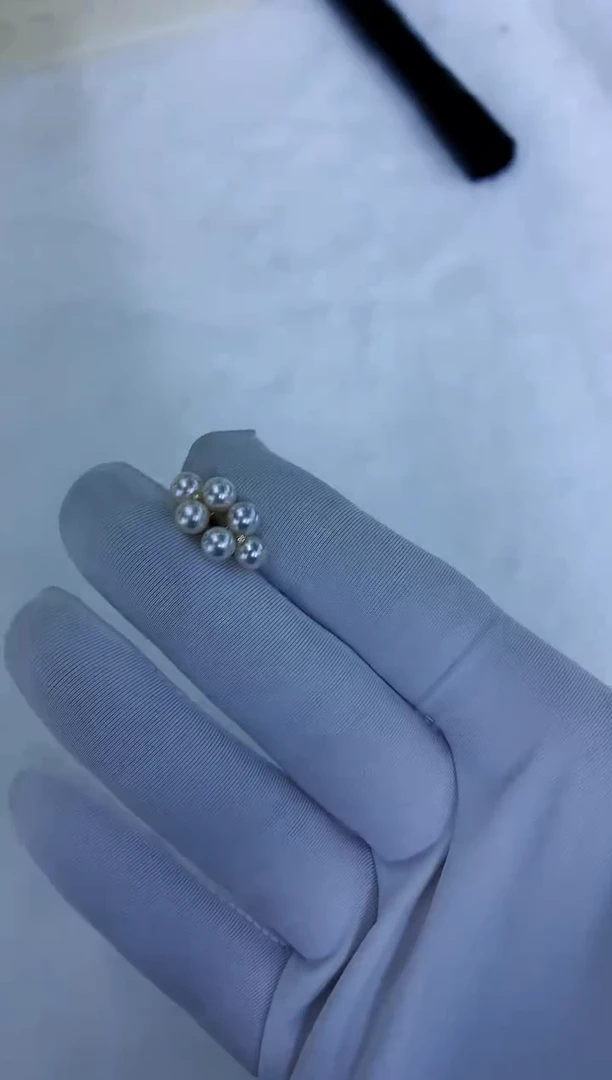 18K金镶嵌饰品海水珍珠三叶草耳钉