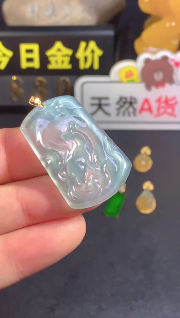 颈饰18K金镶嵌翡翠