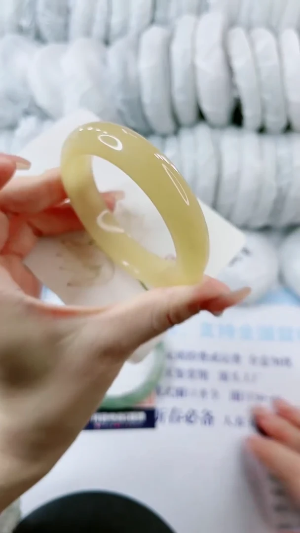 【闪购商品】石英质玉手镯未镶嵌0062106951-多样性发货