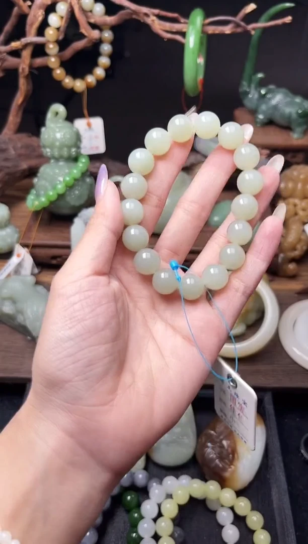 手串未镶嵌和田玉卡12且末青白 圆珠有瑕疵9009278