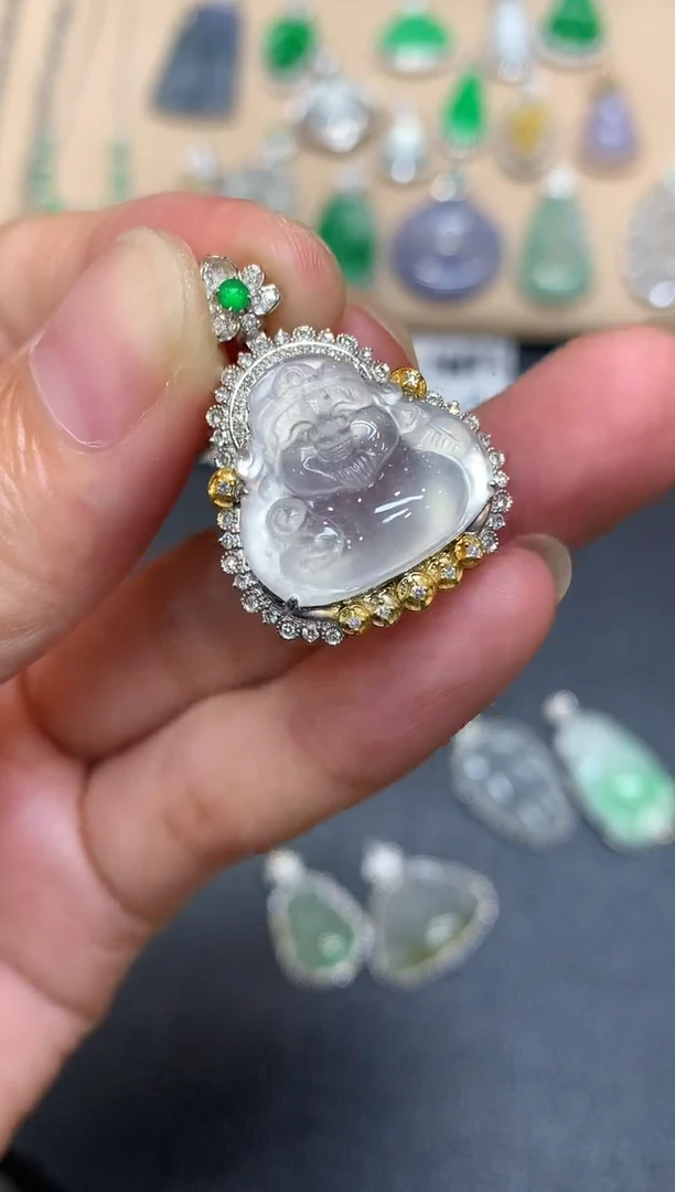 颈饰18K金镶嵌翡翠财神【无服务费