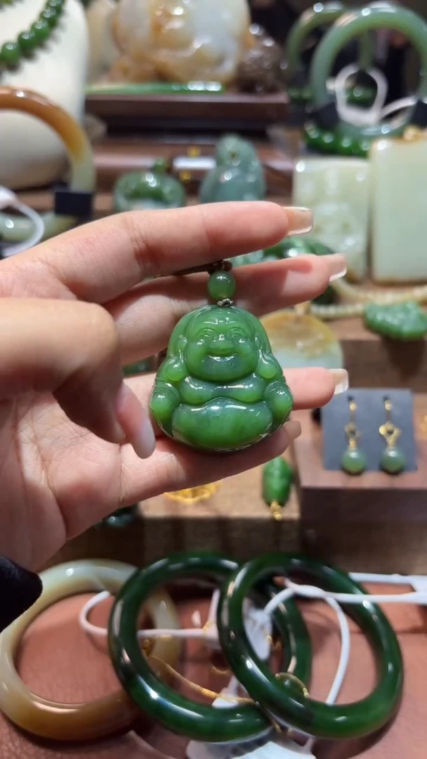 颈饰未镶嵌和田玉（碧玉）1