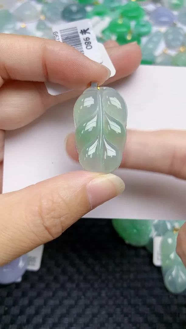 翡翠18K金镶嵌颈饰天然A货翡翠