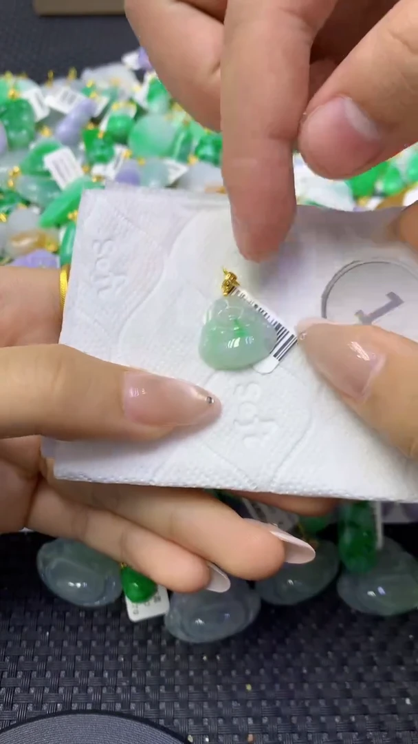 颈饰未镶嵌翡翠天然缅甸翡翠A货