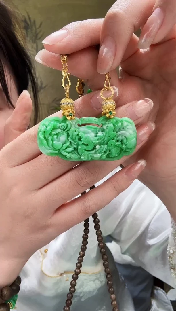 颈饰未镶嵌翡翠吊坠