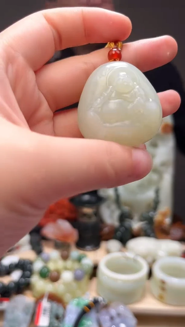 颈饰未镶嵌和田玉吊坠