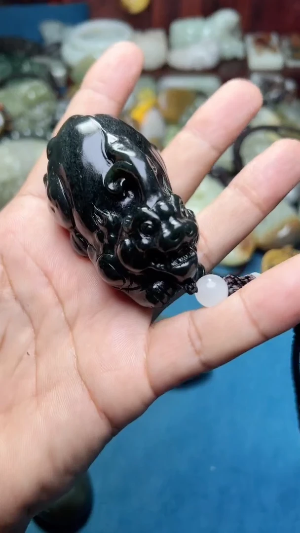 和田玉未镶嵌把件-