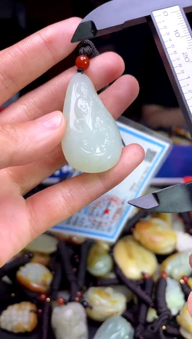 和田玉未镶嵌颈饰1