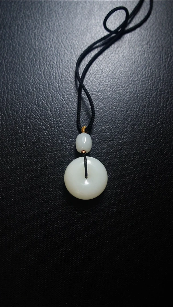 颈饰未镶嵌和田玉平安扣