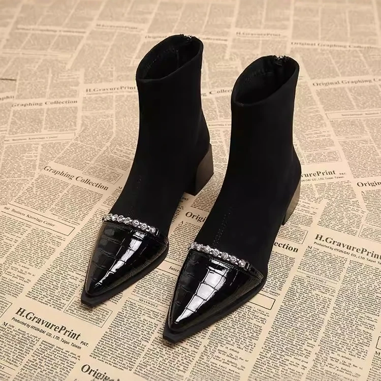 高品质软皮黑色法式尖头短靴2025新款秋冬拼接绒面瘦瘦靴中跟踝靴