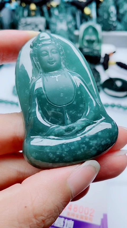 颈饰未镶嵌翡翠