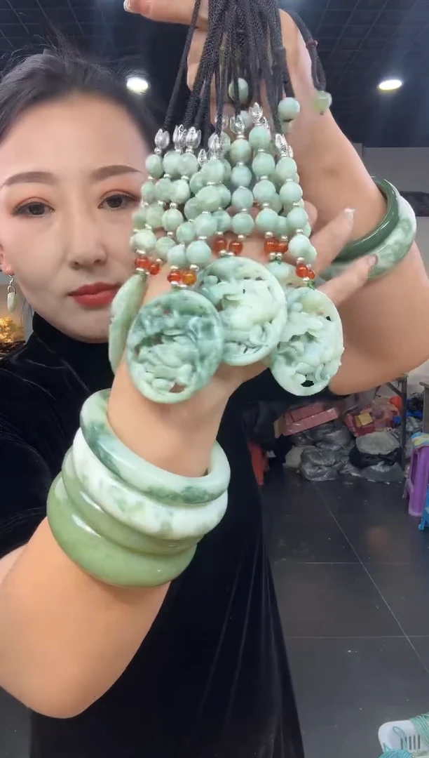 【闪购商品】岫玉颈饰未镶嵌老油翠手工雕刻蜻蜓荷花【半珠玉莲】