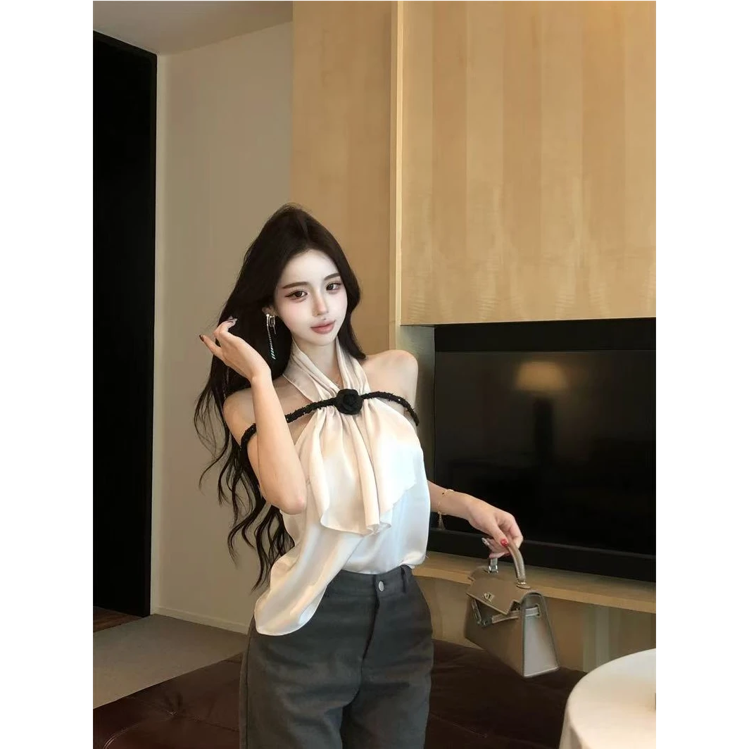 韩系气质女神2025夏季新款设计款山茶花性感露肩挂脖吊带短上衣