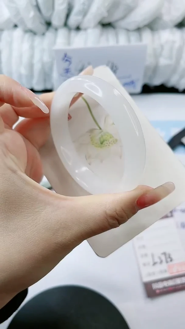 【闪购商品】石英质玉手镯未镶嵌多样性发货L273