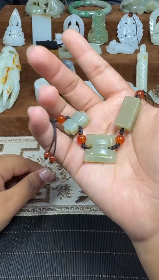 颈饰未镶嵌和田玉1