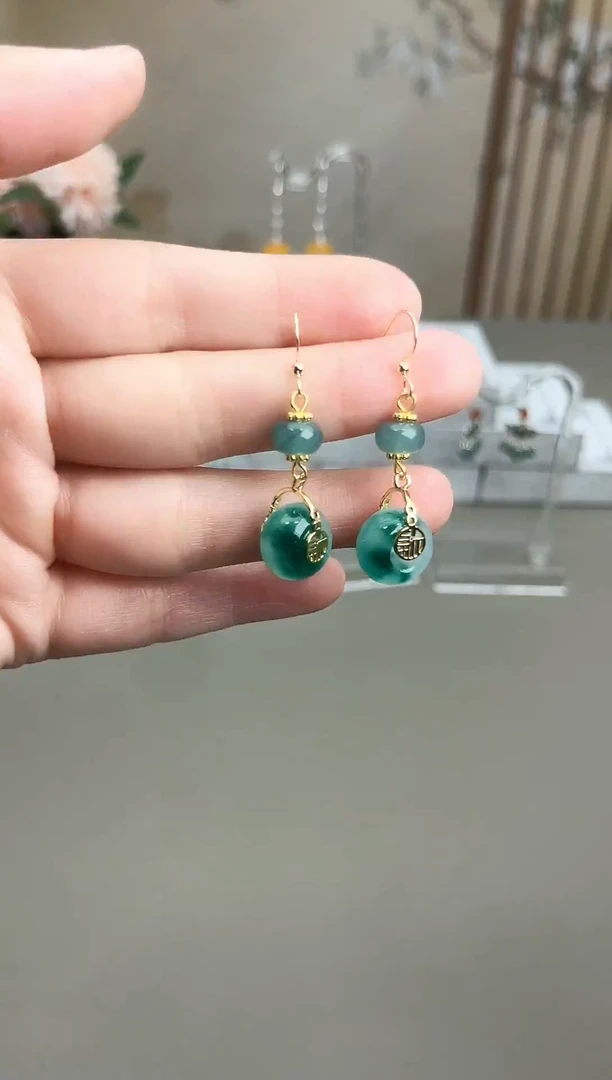 未镶嵌石英质玉（天山翠）耳钉535