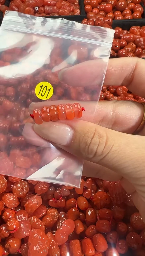 颈饰未镶嵌南红玛瑙1