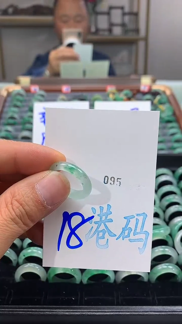 未镶嵌戒圈石英质玉非洲翠