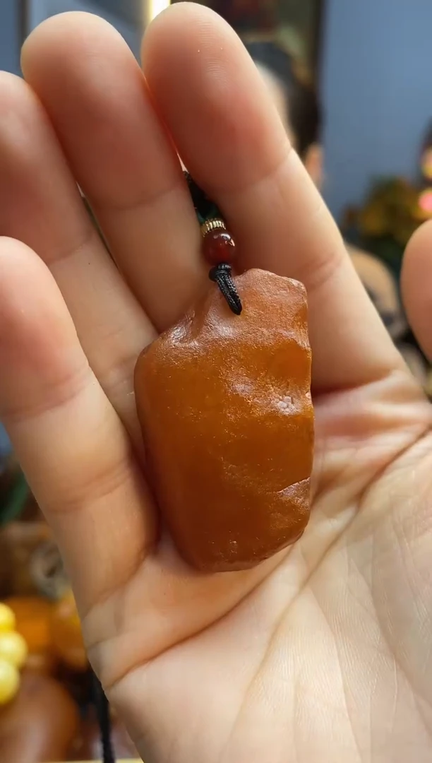 未镶嵌颈饰琥珀吊坠