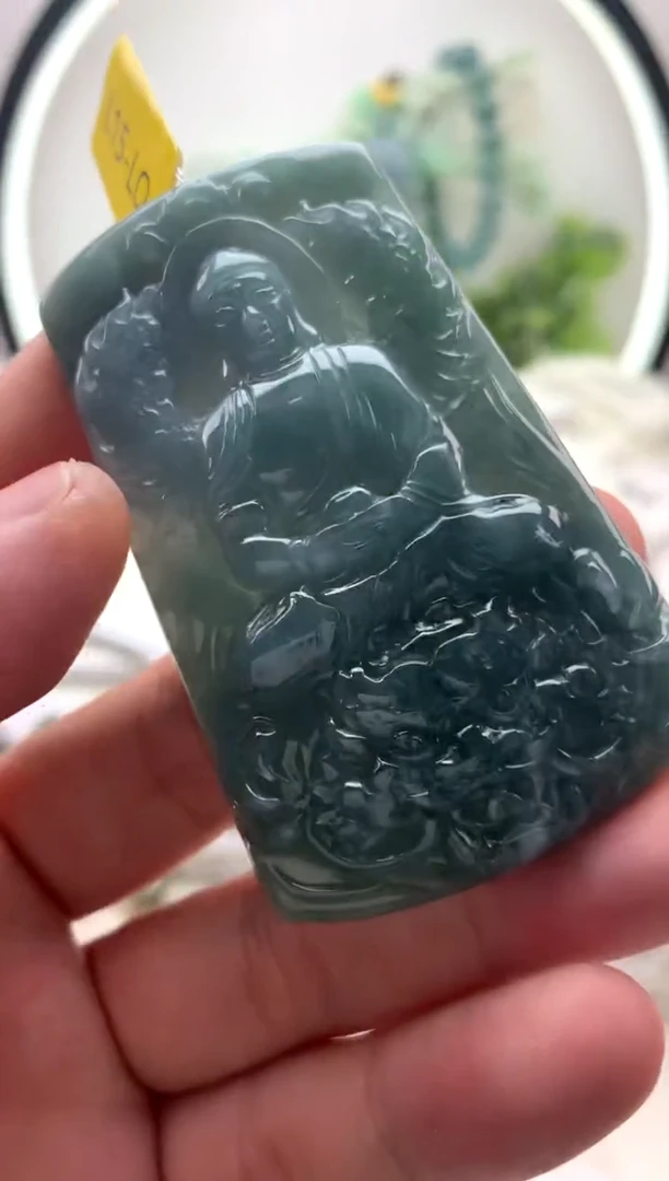 翡翠未镶嵌颈饰大日如来